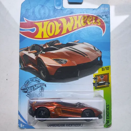 SUPER T-HUNT Hot Wheels Exotics - Lamborghini Aventador J