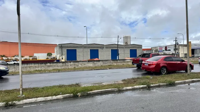 Alugo galpões novos com frente ao detran  