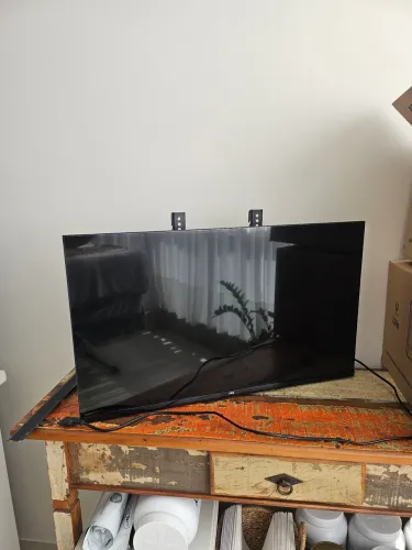 Smart TV 32" HQ Screen Bivolt (Modelo HQS32NKH) - Perfeito Estado