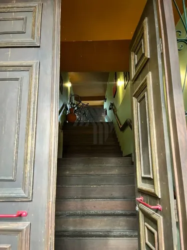 Sala para locação com aproximadamente 62m², 3 ambientes, sala, copa e banheiro em excelent