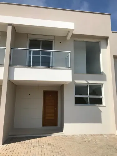 Sobrado para venda possui 122 metros quadrados com 3 quartos em Glebas Califórnia - Piraci
