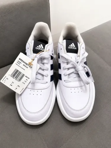 Tênis tradicional Adidas