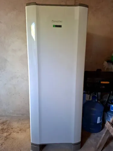 Geladeira/Refrigerador Esmaltec Branca 245L ROC31 PRO
