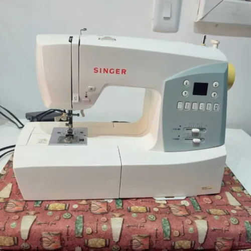 Maquina Singer Cosmo 7426