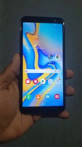 Samsung J6+ R$380,00