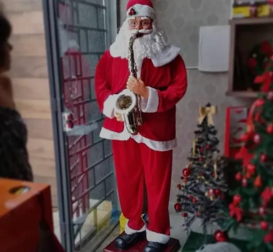 Papai Noel 1.80 canta e dança