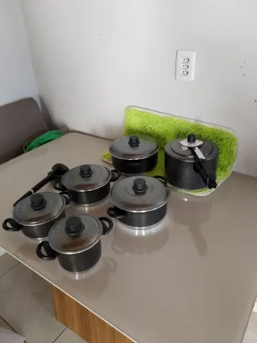Jogo de panelas com penela de pressão com 4,5 l