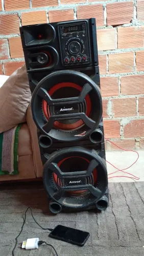 Caixa de som amvox excelente quando começa a tocar a casa treme e os vizinhos ver bixo