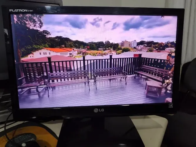 Monitor LG 19 Polegadas - Sem Detalhes - Apenas entrega VGA