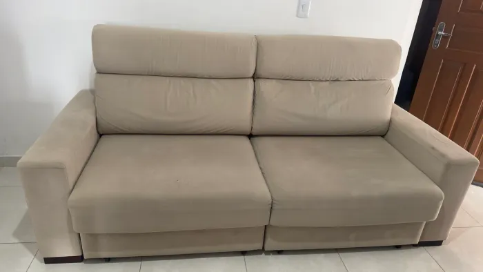 Sofá cama com a cabeceira reclinável 