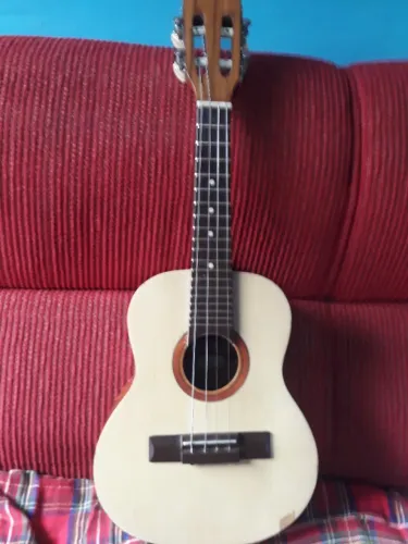Cavaquinho gianini trovador