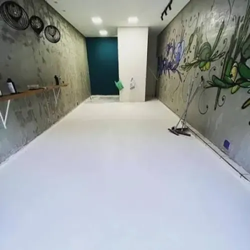 cimento queimado BRANCO por m2 mão de obra aparti de 30m2 