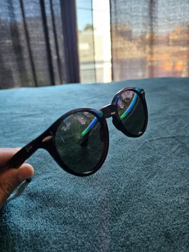Ray-Ban RB7680S, conhecido como Larry<br><br><br><br>+5<br>O Ray-Ban RB7680S, conhecido como Larry
