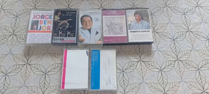 07 Fitas cassete variadas 5 com músicas e 2 para gravar