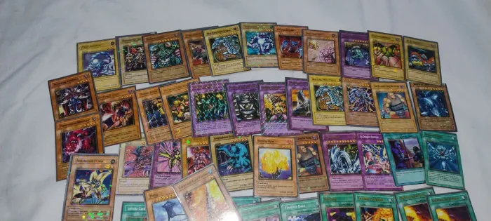 Lote 59 Mini Cards Brilhantes Yu-Gi-Oh