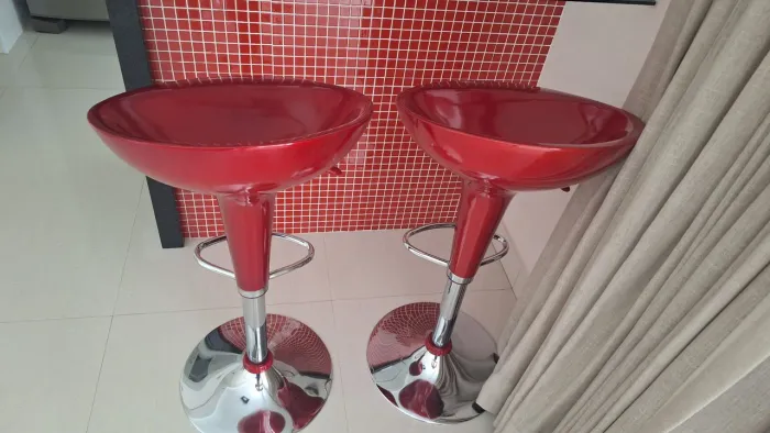 2 Banquetas tulipa bar vermelha