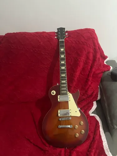 Guitarra Les Paul + caixa meteoro + cabo