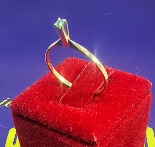 Anel Solitário Debutante 15 anos Namoro Noivado Pedra Esmeralda 2 mm Ouro 18 Kilates