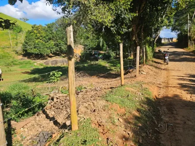 DOIS LOTES DE 450 M² CADA UM , LOCALIDADE SAMARCO *