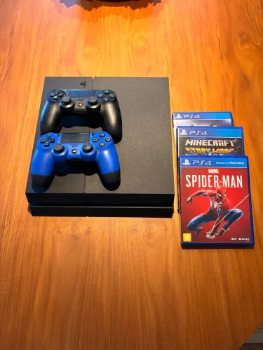 PLAYSTATION 4 (PS4) - 500gb - acompanha 2 controles e cabos 