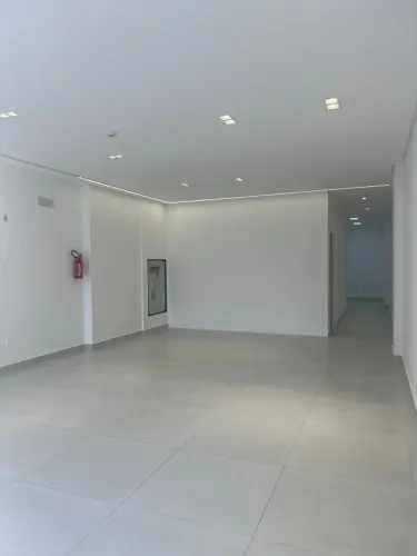 Locação comercial - Sala nova,excelente visibilidade com 100m² - Balneário Camboriú