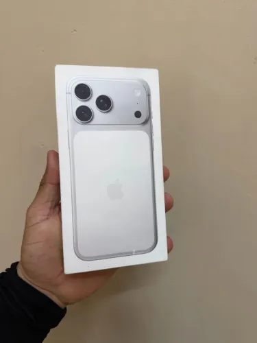 iPhone 17 Pro Max lacrado