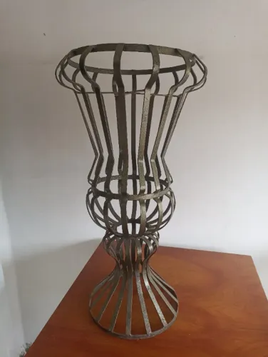Suporte / Coluna Decorativa Aramada Cinza Médio - 66x25cm