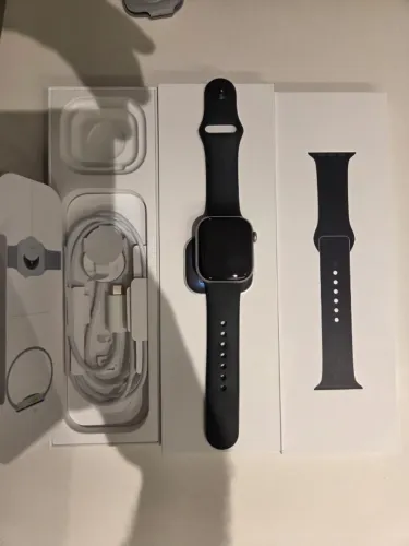 Apple Watch Series 11 GPS Caixa Cinza Espacial Alumínio 42mm Pulseira Preta Usado