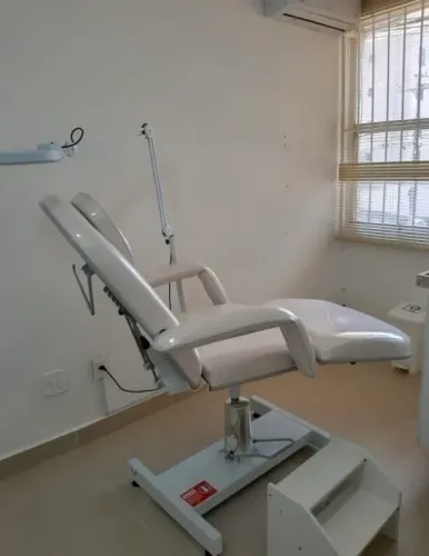 Vende-se maca de estética