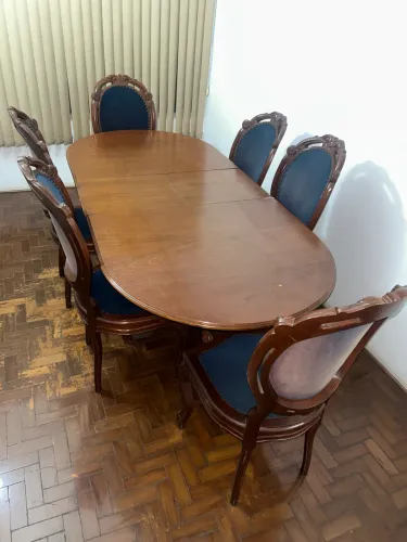 Mesa oval entalhada + 6 cadeiras medalhão duplo