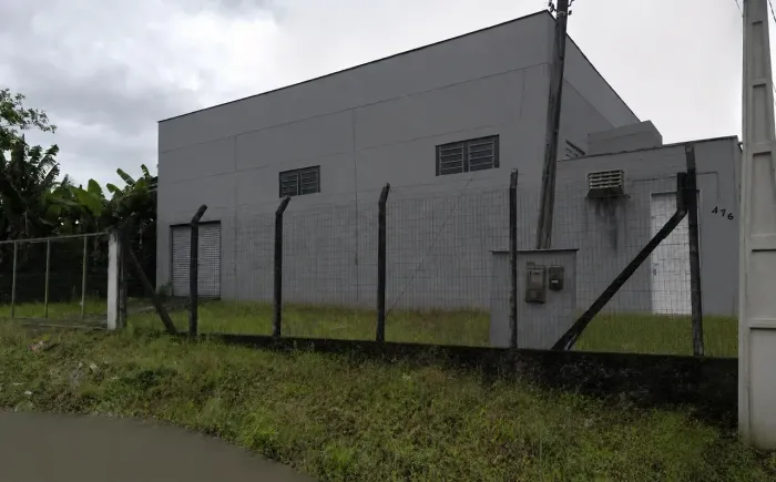 Galpão/Depósito/Armazém para venda tem 360 metros quadrados