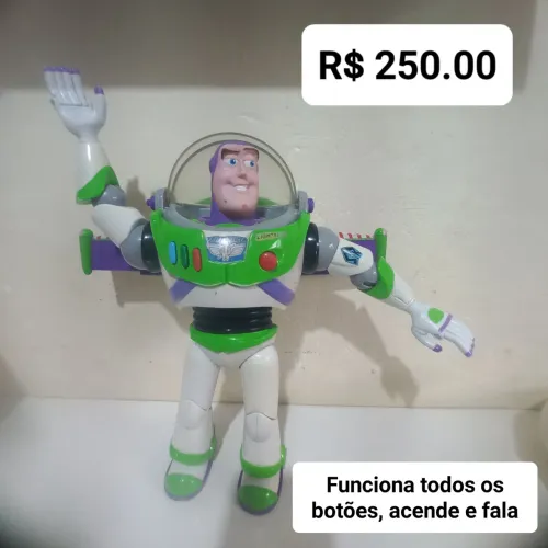 Boneco Buzz lightyear articulado com som e luz