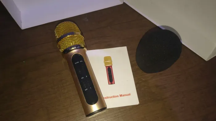 Microfone Karaokê dourado