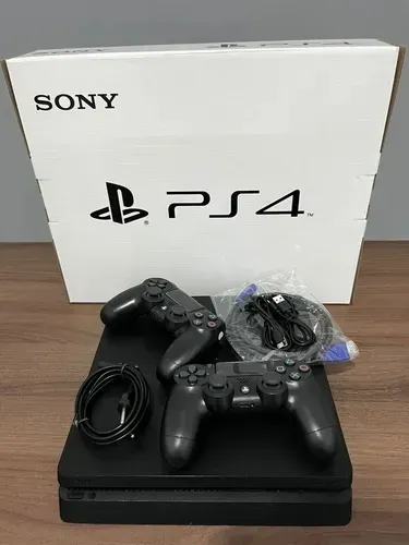 PS4 Slim com 2 controles