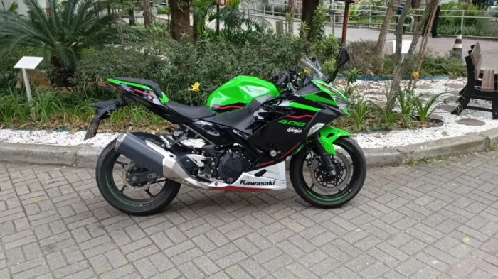 Kawasaki Ninja 400 KRT 2021