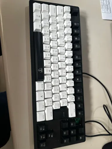 Teclado mecânico, switch RED preto com teclas Brancas