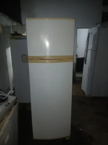 Vende se geladeira cônsul 360 litros funcionando perfeitamente...