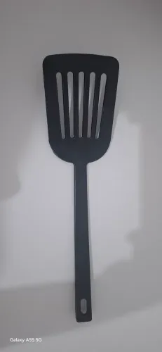 Espátula de cozinha e porta bolo 