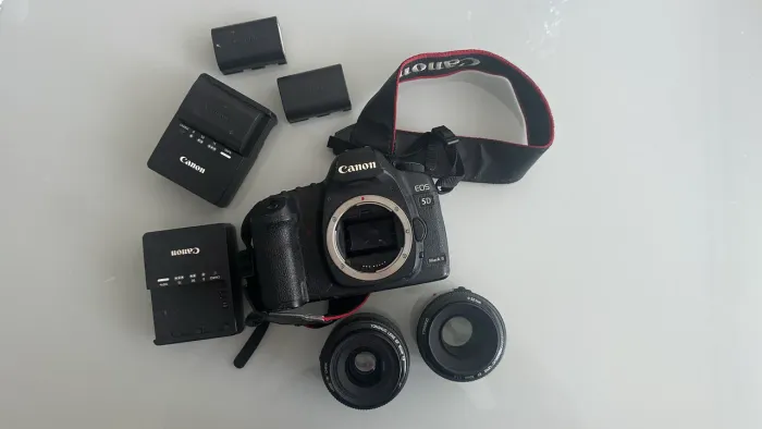 Canon 5D Mark II + 2 Lentes Yongnuo 35mm e 50mm