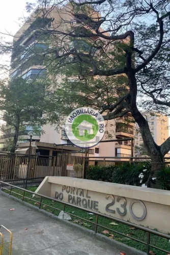 Apartamento de Luxo na Barra da Tijuca: 4 Quartos, 1 Suíte, 3 Banheiros - Condomínio Porta