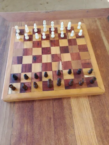 Tabuleiro de xadrez machetado 