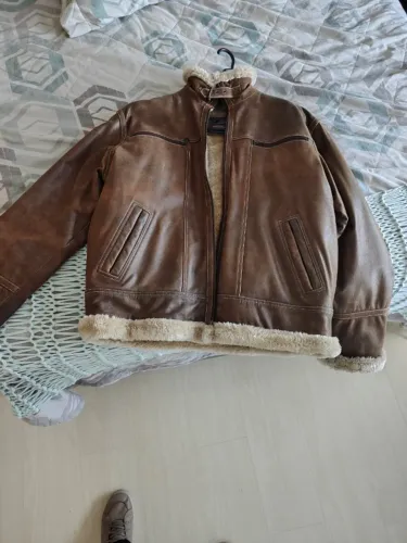 Vendo Jaqueta de couro legítimo forrada com pele importada irvin sheepskin bomber