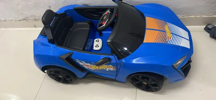 Carro elétrico infantil rádio controle Hot Whells