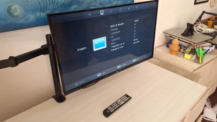 TV LED de 32 polegadas da marca HQ