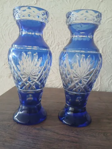 Par de vasos e cristal azul cobalto mais um translúcido 