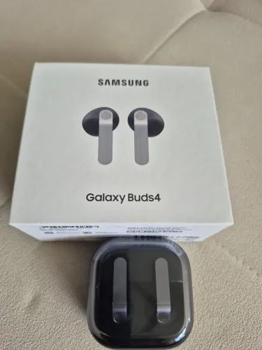 Fone de ouvido Buds 4 Samsung NOVO
