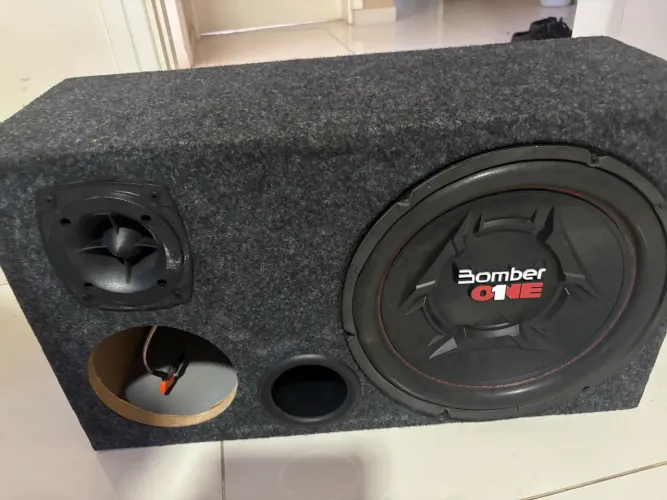 Caixa de som bomber 