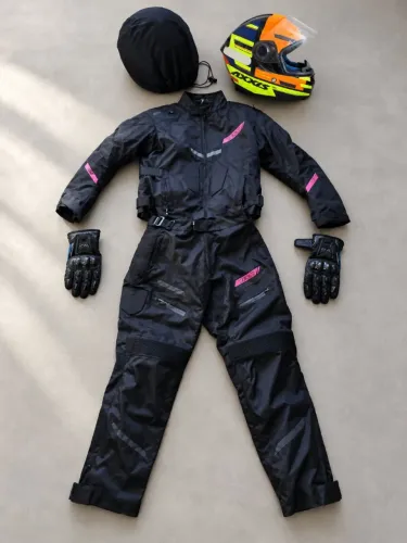 Vendo trajes, capacete e luva para moto