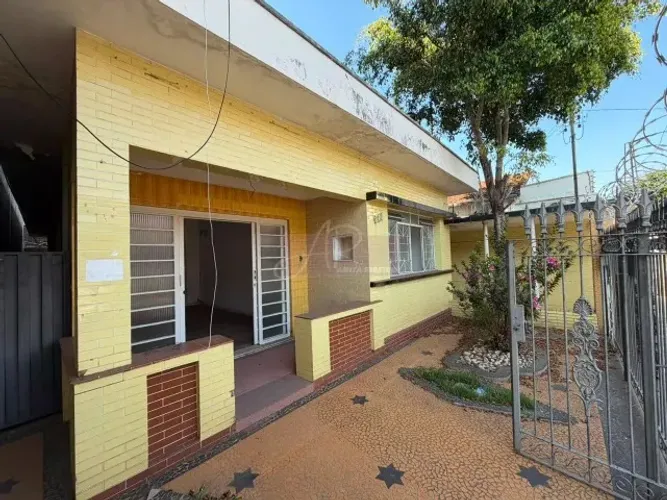 Casa no Centro em excelente localizacao!!