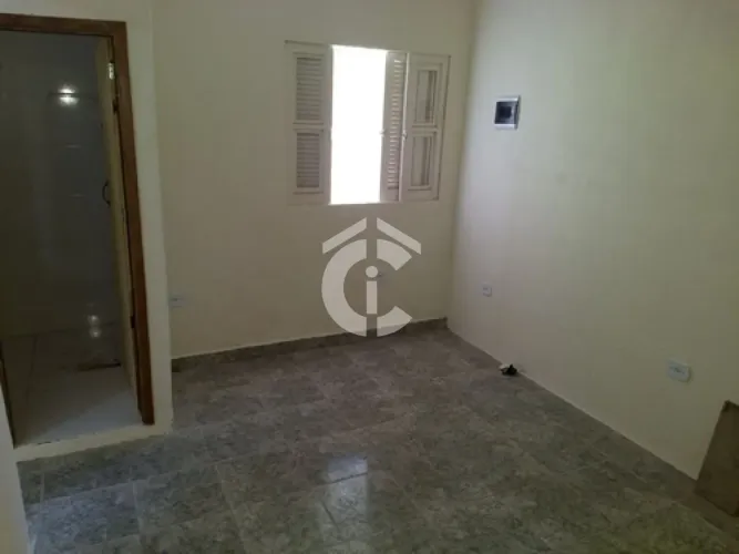 Casa para Locação com 2 dormitórios , sala cozinha 1 banheiro 60 m²